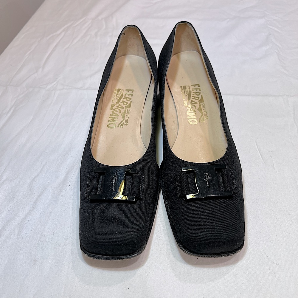 Salvatore Ferragamo Women’s size 9 low heeled shoe